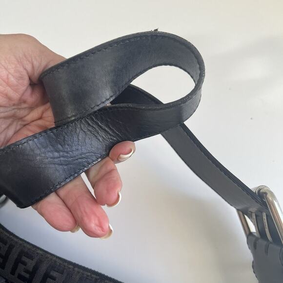 Authentic Fendi Vintage Zucca Canvas And Leather Oyster Bag Black Zip Closure - Picture 7 of 16